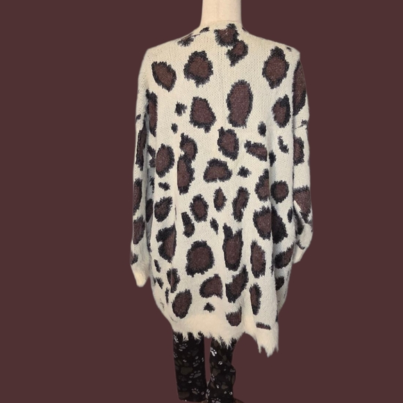 Umgee Leopard Knit Cardigan  Distressed Edges – Size Large – NWOT - Picture 3 of 9